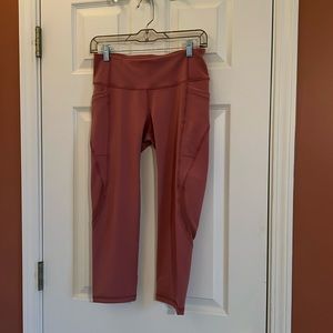 Old Navy Active Elevate Legging Capri Length with Pockets Size Medium